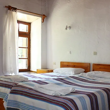 Guest house Sotos 3*